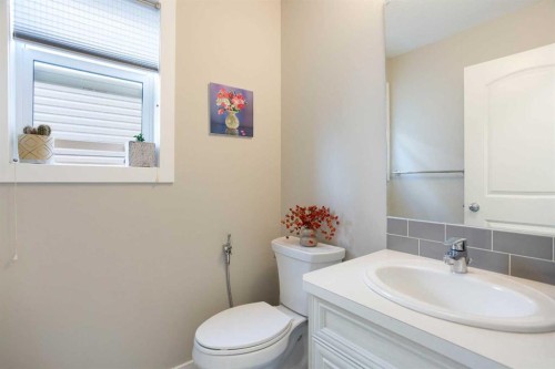 7 Emberside Hollow, Cochrane, AB - Indoor Photo Showing Bathroom