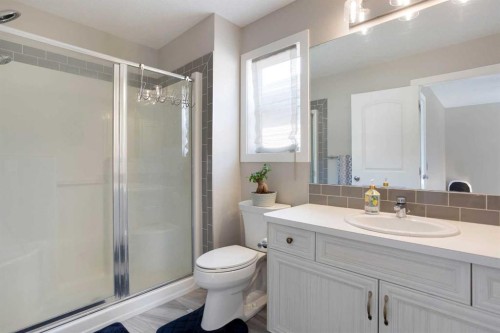 7 Emberside Hollow, Cochrane, AB - Indoor Photo Showing Bathroom