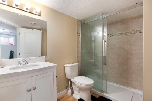 7 Emberside Hollow, Cochrane, AB - Indoor Photo Showing Bathroom