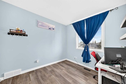 92 San Diego Green Ne, Calgary, AB - Indoor Photo Showing Other Room