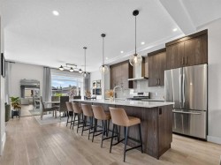 307 Royal Elm Road NW Calgary, AB T3G 0G8