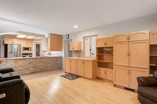 660 Coach Grove Road Sw, Calgary, AB - Indoor Photo Showing Kitchen