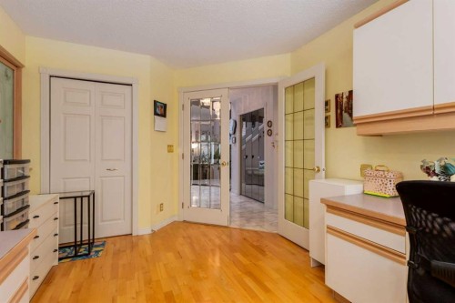 660 Coach Grove Road Sw, Calgary, AB - Indoor