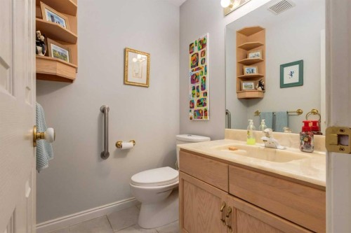 660 Coach Grove Road Sw, Calgary, AB - Indoor Photo Showing Bathroom