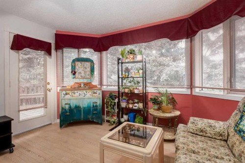 660 Coach Grove Road Sw, Calgary, AB - Indoor
