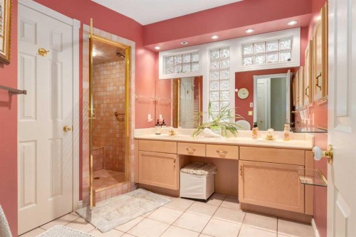 660 Coach Grove Road Sw, Calgary, AB - Indoor Photo Showing Bathroom