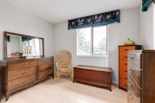 660 Coach Grove Road Sw, Calgary, AB - Indoor