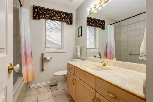 660 Coach Grove Road Sw, Calgary, AB - Indoor Photo Showing Bathroom