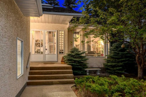 660 Coach Grove Road Sw, Calgary, AB - Outdoor