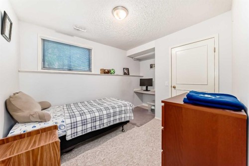 68 Harvest Oak Way Ne, Calgary, AB - Indoor Photo Showing Bedroom