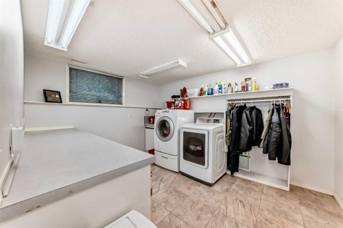 68 Harvest Oak Way Ne, Calgary, AB - Indoor Photo Showing Laundry Room