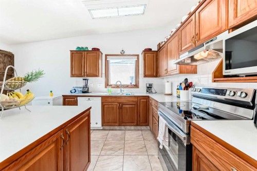 68 Harvest Oak Way Ne, Calgary, AB - Indoor Photo Showing Kitchen