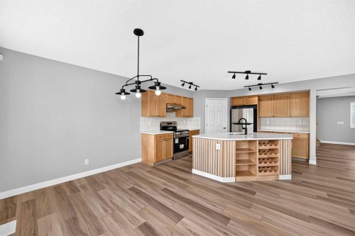 94 Panamount Rise Nw, Calgary, AB - Indoor Photo Showing Kitchen