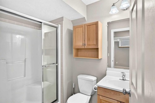 94 Panamount Rise Nw, Calgary, AB - Indoor Photo Showing Bathroom