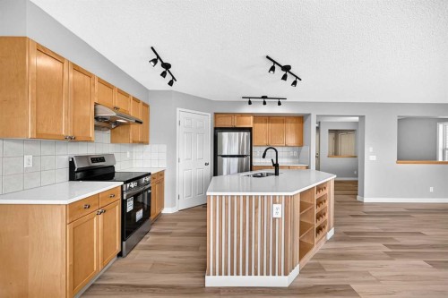 94 Panamount Rise Nw, Calgary, AB - Indoor Photo Showing Kitchen