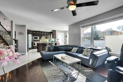 7276 California Boulevard Ne, Calgary, AB - Indoor Photo Showing Living Room