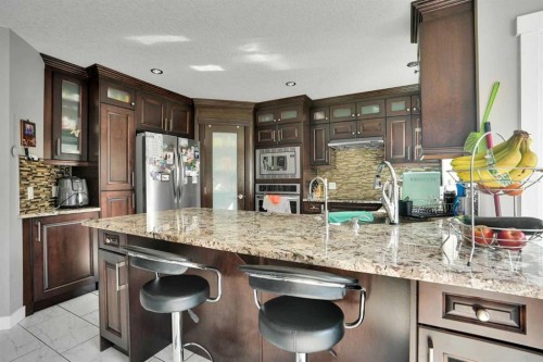 7276 California Boulevard Ne, Calgary, AB - Indoor Photo Showing Kitchen With Stainless Steel Kitchen With Upgraded Kitchen