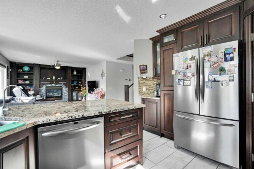 7276 California Boulevard Ne, Calgary, AB - Indoor Photo Showing Kitchen With Stainless Steel Kitchen With Upgraded Kitchen