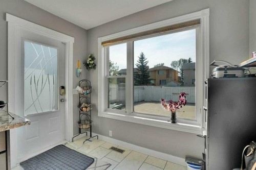 7276 California Boulevard Ne, Calgary, AB - Indoor