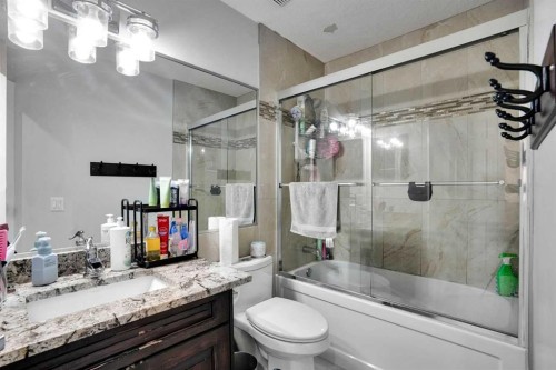 7276 California Boulevard Ne, Calgary, AB - Indoor Photo Showing Bathroom