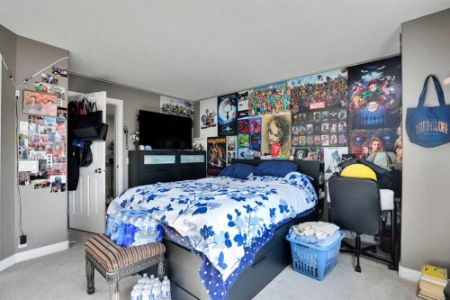 7276 California Boulevard Ne, Calgary, AB - Indoor Photo Showing Bedroom