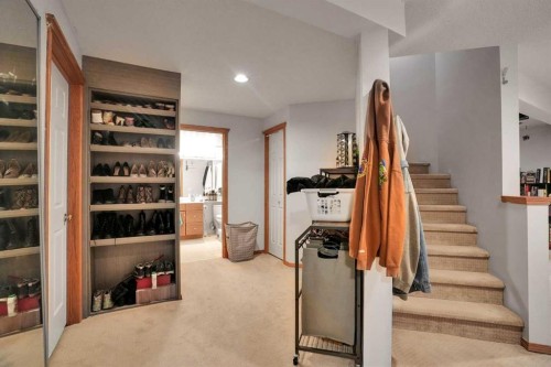 7276 California Boulevard Ne, Calgary, AB - Indoor Photo Showing Other Room