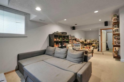 7276 California Boulevard Ne, Calgary, AB - Indoor