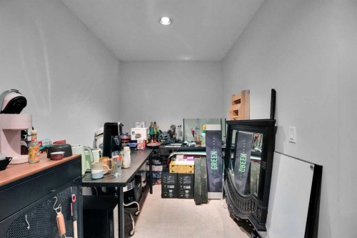 7276 California Boulevard Ne, Calgary, AB - Indoor