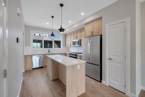 28 Tillotson Loop, Okotoks, AB 