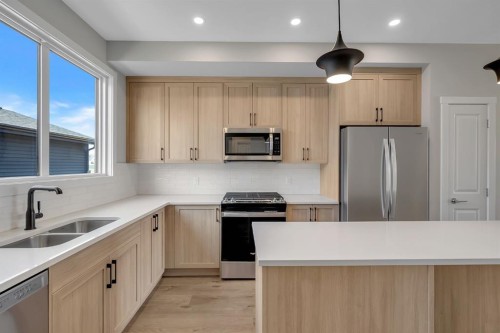 28 Tillotson Loop, Okotoks, AB 