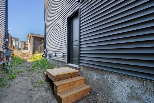 28 Tillotson Loop, Okotoks, AB 