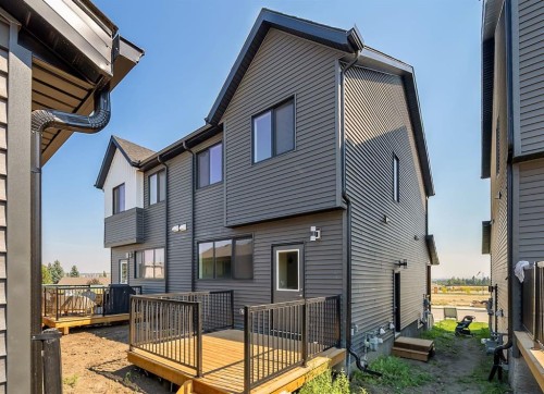 28 Tillotson Loop, Okotoks, AB 
