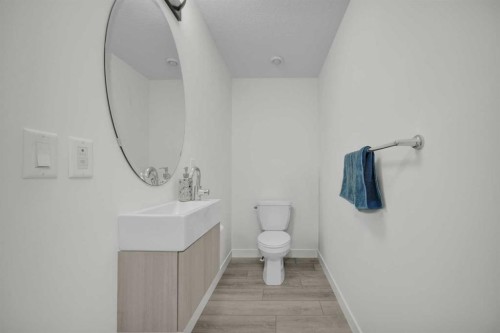 152-380 Seton Villas Se, Calgary, AB - Indoor Photo Showing Bathroom