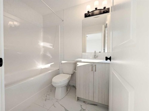 152-380 Seton Villas Se, Calgary, AB - Indoor Photo Showing Bathroom