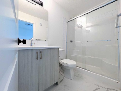 152-380 Seton Villas Se, Calgary, AB - Indoor Photo Showing Bathroom