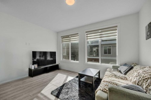 152-380 Seton Villas Se, Calgary, AB - Indoor Photo Showing Living Room