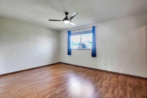 158 Saratoga Close Ne, Calgary, AB - Indoor Photo Showing Other Room