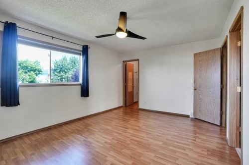 158 Saratoga Close Ne, Calgary, AB - Indoor Photo Showing Other Room
