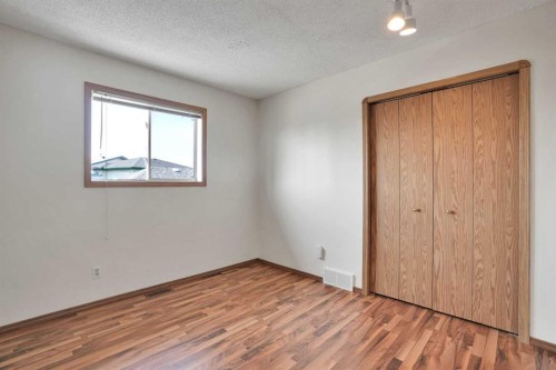 158 Saratoga Close Ne, Calgary, AB - Indoor Photo Showing Other Room