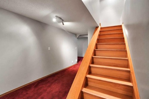 158 Saratoga Close Ne, Calgary, AB - Indoor Photo Showing Other Room
