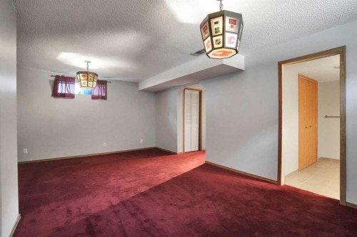 158 Saratoga Close Ne, Calgary, AB - Indoor Photo Showing Other Room