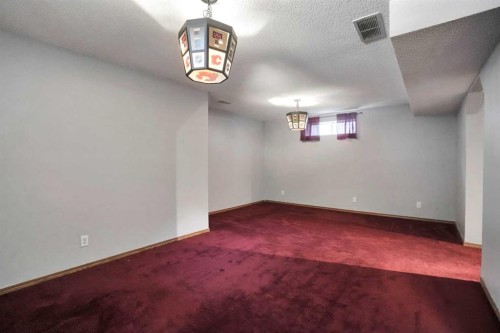 158 Saratoga Close Ne, Calgary, AB - Indoor Photo Showing Other Room