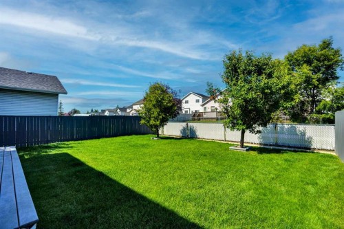 158 Saratoga Close Ne, Calgary, AB - Outdoor
