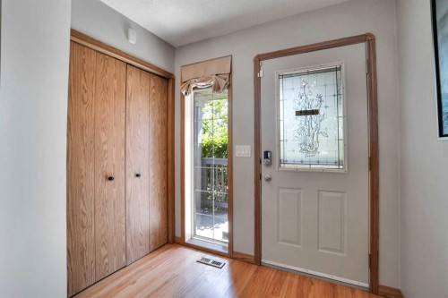 158 Saratoga Close Ne, Calgary, AB - Indoor Photo Showing Other Room