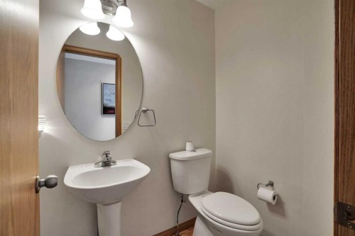 158 Saratoga Close Ne, Calgary, AB - Indoor Photo Showing Bathroom