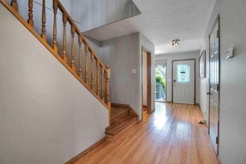 158 Saratoga Close Ne, Calgary, AB - Indoor Photo Showing Other Room