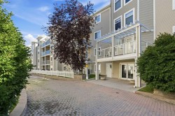 221-290 Shawville Way SE Calgary, AB T2Y 3Z9
