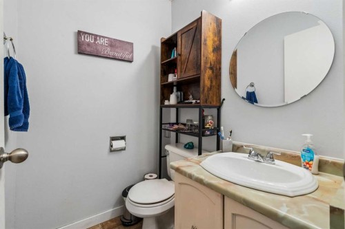 5603 1 Avenue Se, Calgary, AB - Indoor Photo Showing Bathroom
