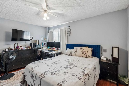 5603 1 Avenue Se, Calgary, AB - Indoor Photo Showing Bedroom