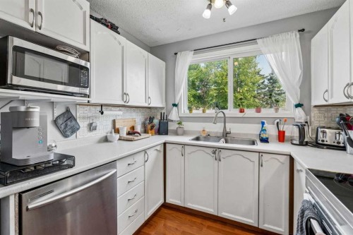 5603 1 Avenue Se, Calgary, AB - Indoor Photo Showing Kitchen With Double Sink